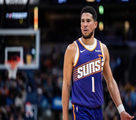 布克过去4战场均砍37分3.5助攻投篮命中率49%但战绩1胜3负