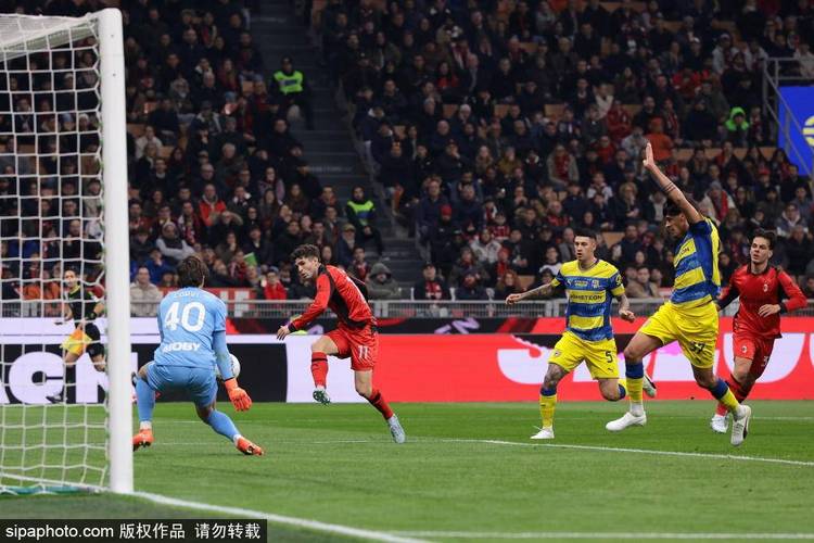 DAZN捕捉拉齐奥10米兰场上对话：莱奥怒吼普利西奇单打不传球