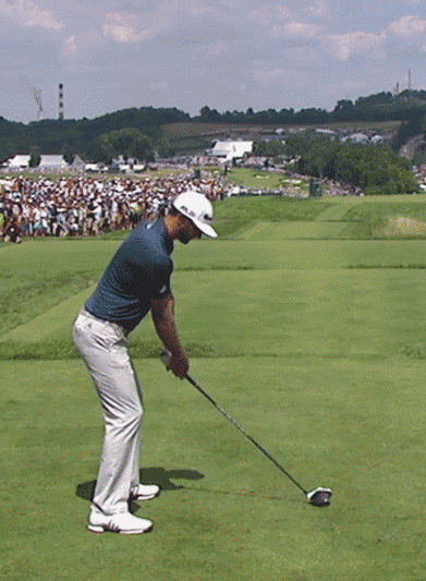 阳光明媚！詹姆斯晒早起打高尔夫动态