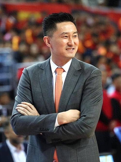 杜锋：顺德球迷很热情上半场大家没主动投入下半场打得更好一些