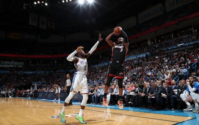 骑士背靠背迎战热火迪恩韦德热身时右脚踝扭伤将缺席比赛