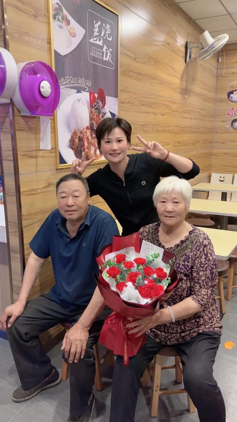 美好时光！德容妻子社媒晒一家人出游照片