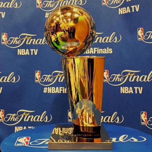 nba总冠军奖杯只有一个吗，nba总冠军奖杯有几个